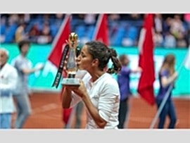 TEBRİKLER ÇAĞLA BÜYÜKAKÇAY...TEBRİKLER İPEK  SOYLU...SİZİNLE GURUR DUYUYORUZ... 